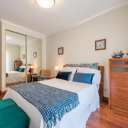 Guestready - Parrot In The Lilies 3*