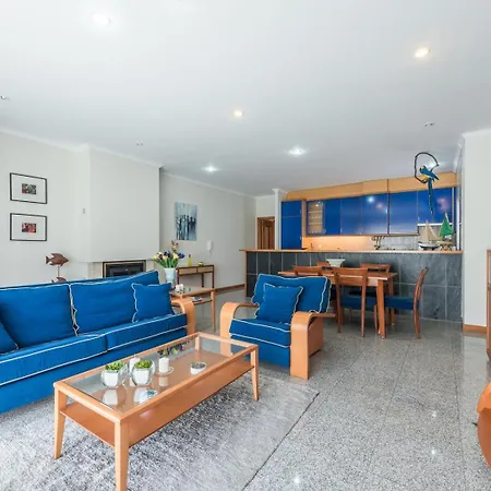 Guestready - Parrot In The Lilies Esposende