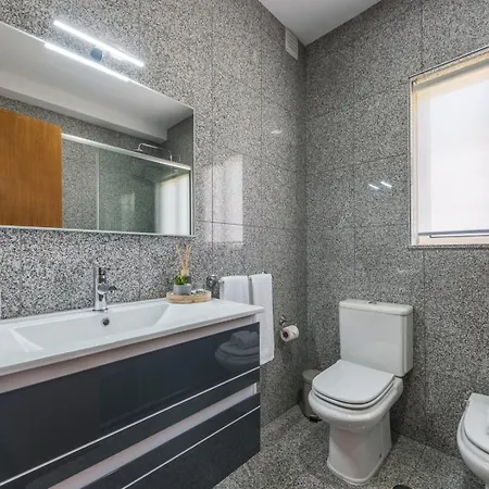 Guestready - Parrot In The Lilies Guest house