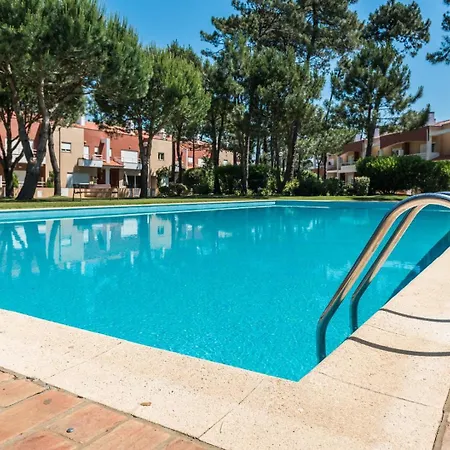 Guestready - Parrot In The Lilies 3*