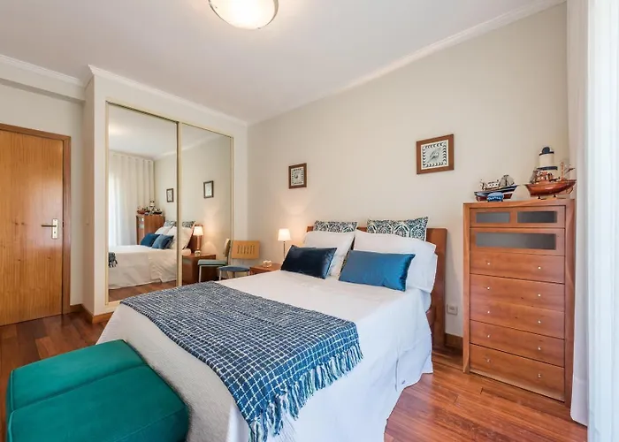 Guestready - Parrot In The Lilies 3*