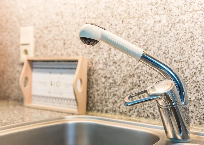 בית הארחה Guestready - Parrot In The Lilies