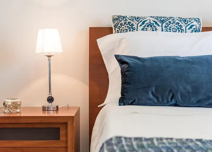 Guestready - Parrot In The Lilies 3*